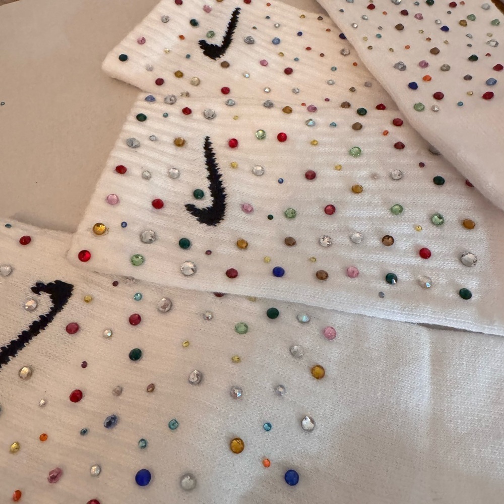 🔥Another - 1 Pair Brand New White Nike Socks Adorned with Colorful Rhinestones🔥 - Picture 7 of 8
